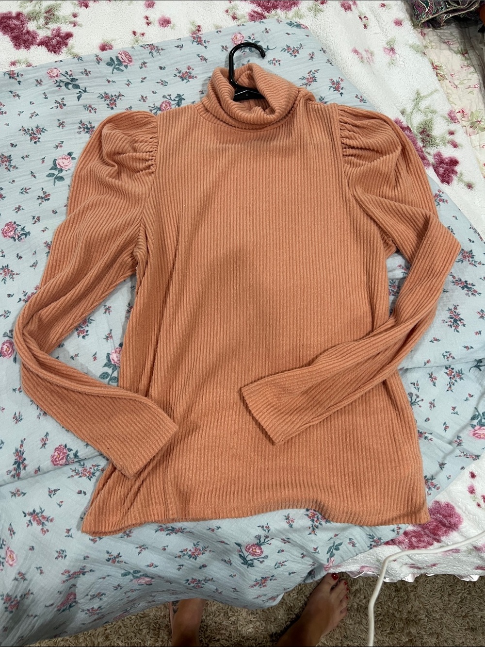 a.n.a Ribbed Turtleneck Puff-Sleeve Top in Rust